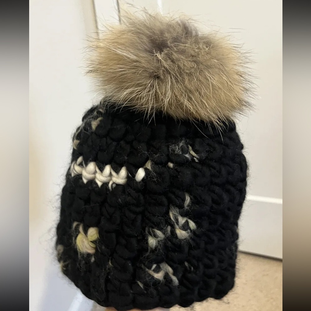 MISCHA LAMPERT 100% MERINO WOOL HANDKNIT POM POM HAT O/S